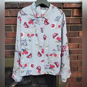 🛍️ Casting  white with blue stripes and floral button down shirt. Ex/Con.